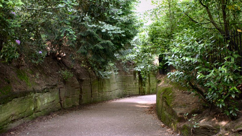 Entering Warwick Castle 2006-06-06@0841-04